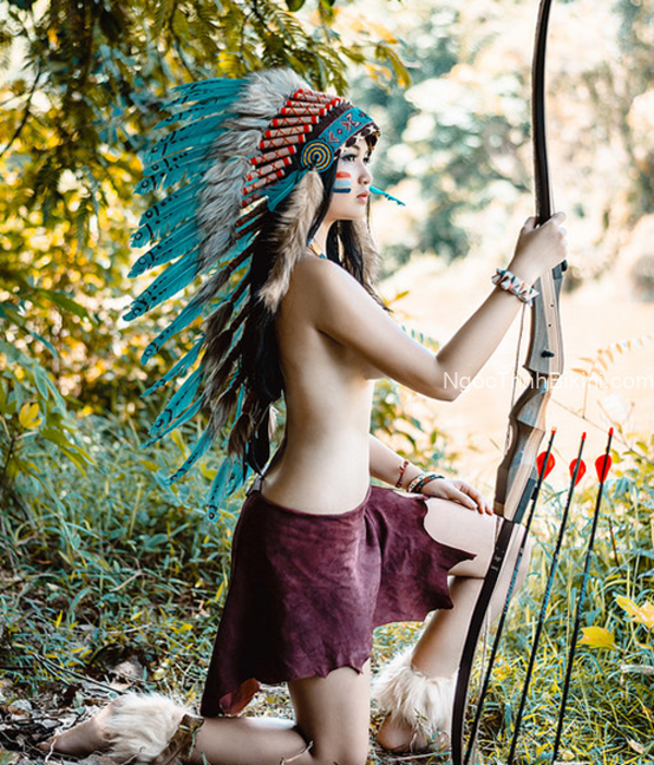 Em gái thổ dân khỏa thân với thân hình như siêu mẫu