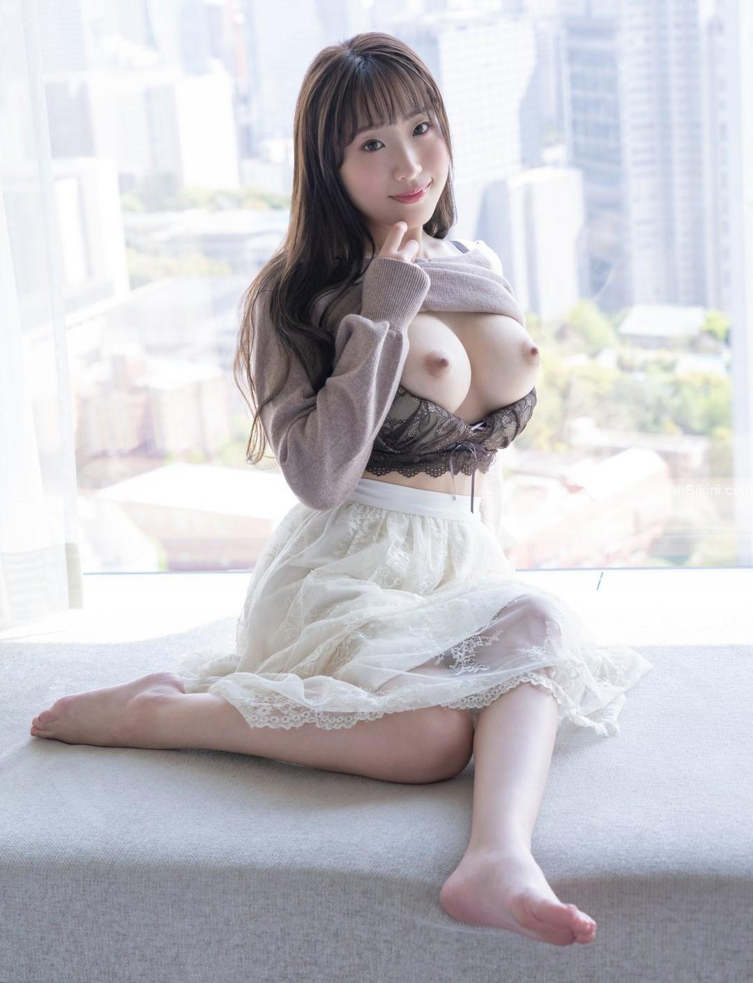 Em gái Nhật để lộ ngực trần 100%
