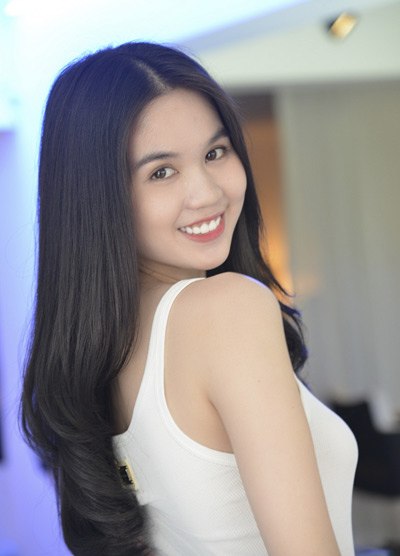 Ngoc Trinh Ngắm Ngọc Trinh với tóc suôn dài